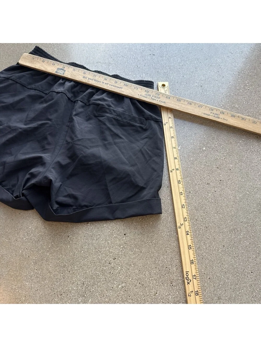 Lululemon Women's Spring Break Away Shorts II Drawstring Black Size 4 Cuffed